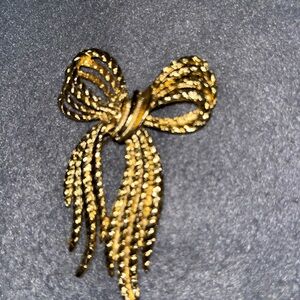 Bow pin